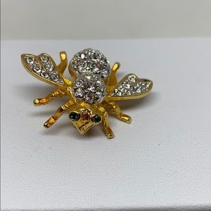 Pretty Joan Rivers pave set crystal Bee pin